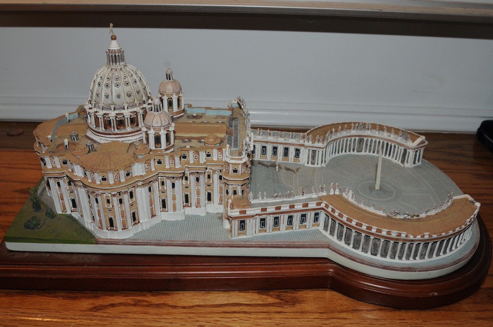 The Vatican St. Peters Basilica Model with Wood Base Religion Christianity *****