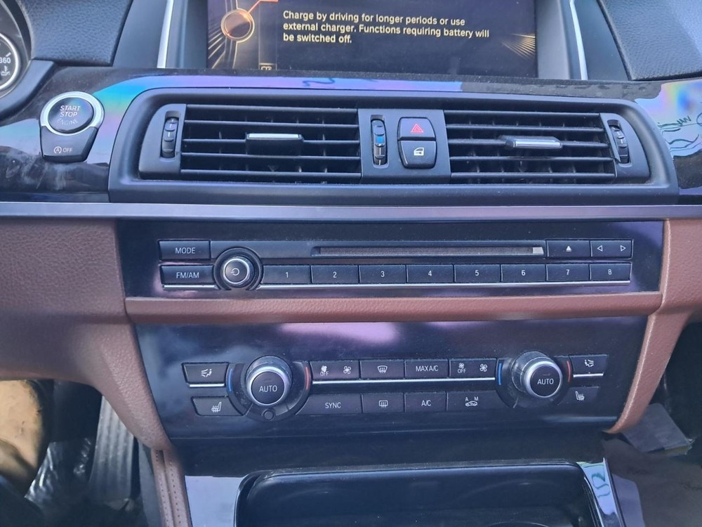 528I 2016 Glove Box 4864248