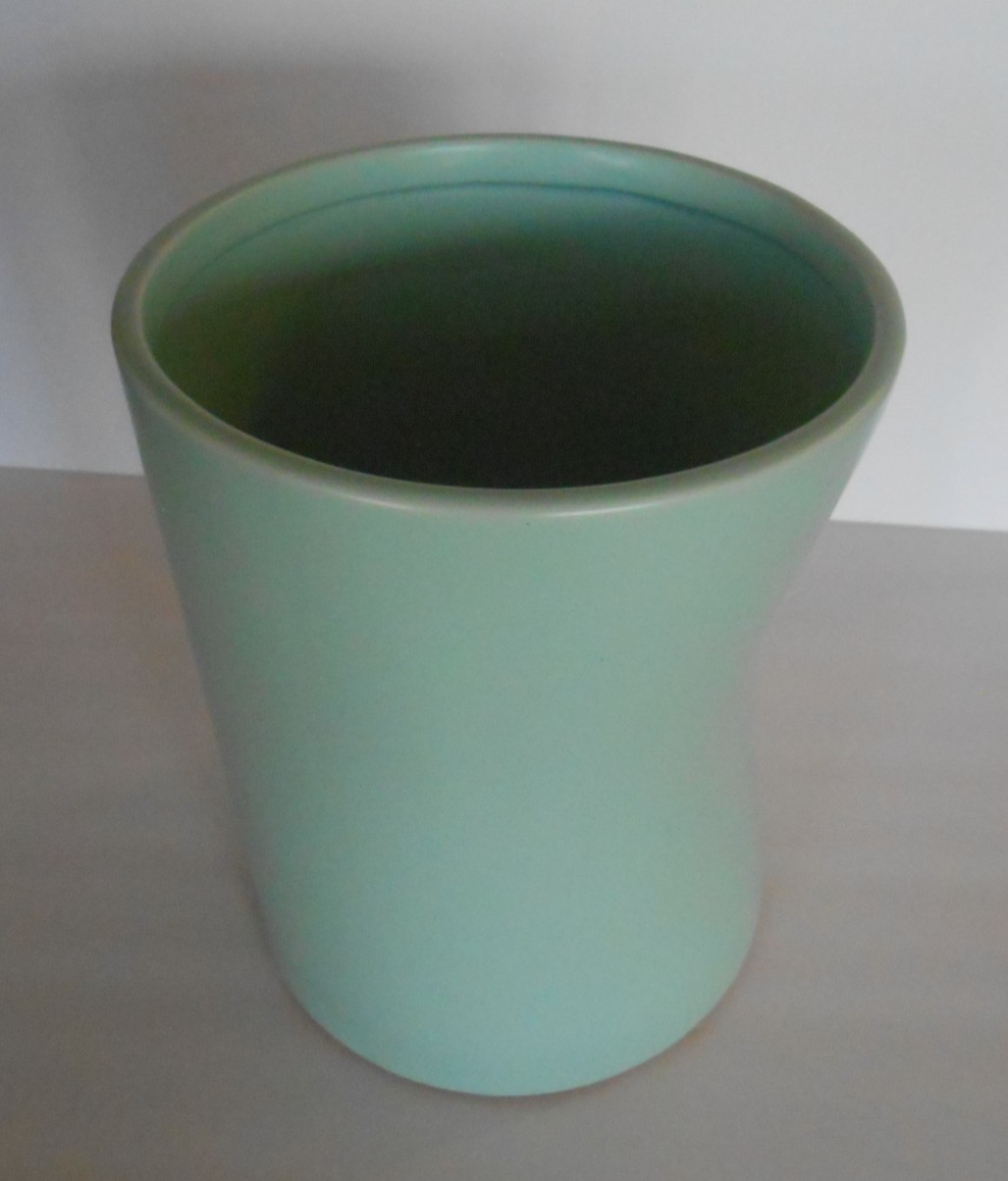 UMBRA CERAMIC SEA FOAM GREEN UMBRELLA STAND MID-CENTURY MODERN STYLE 9.75" by 8"