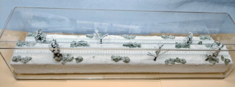 N SCALE 16" 2-LEVEL -WINTER SCENE- DISPLAY CASE -FOR ANY N TRAINS