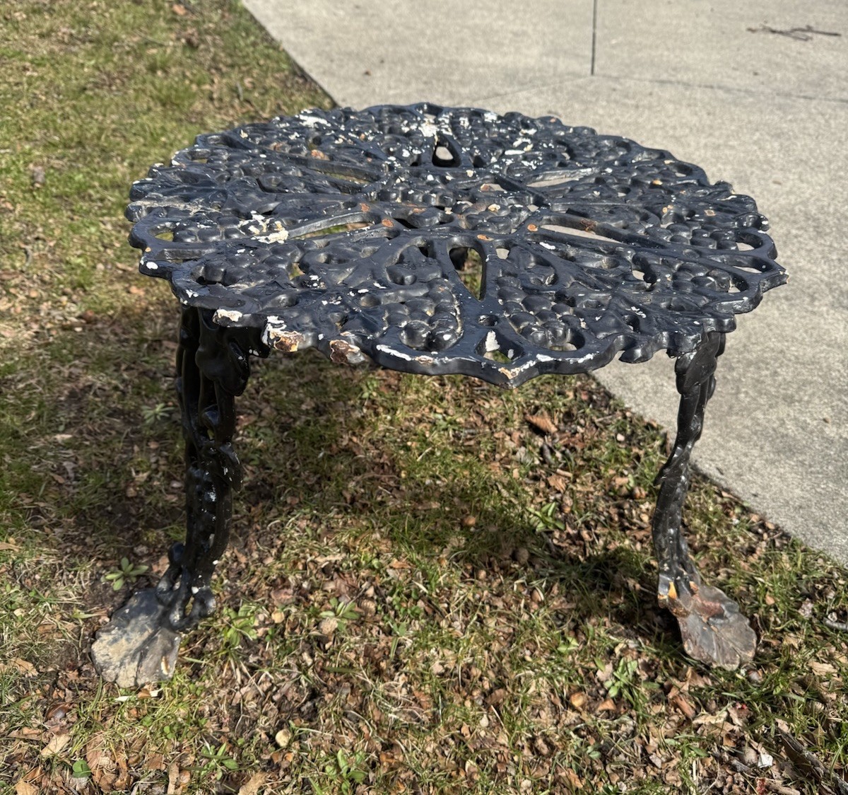 Antique Vintage Victorian Grape Vine Cast Iron Patio Table Grapes & Leaf Garden