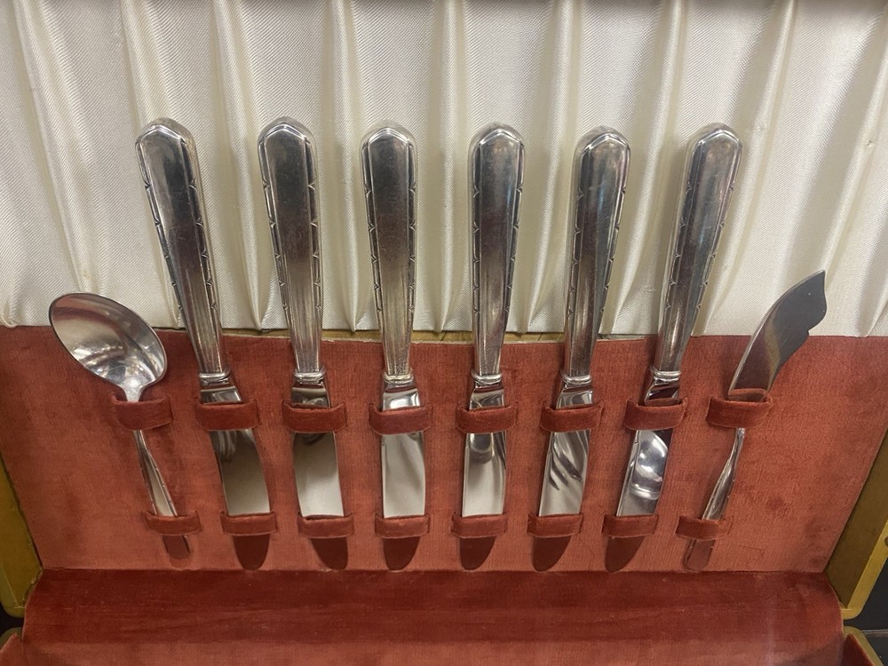 Vintage Gorham Silverplate Flatware REMEMBRANCE 58pc Silverware Set w Chest