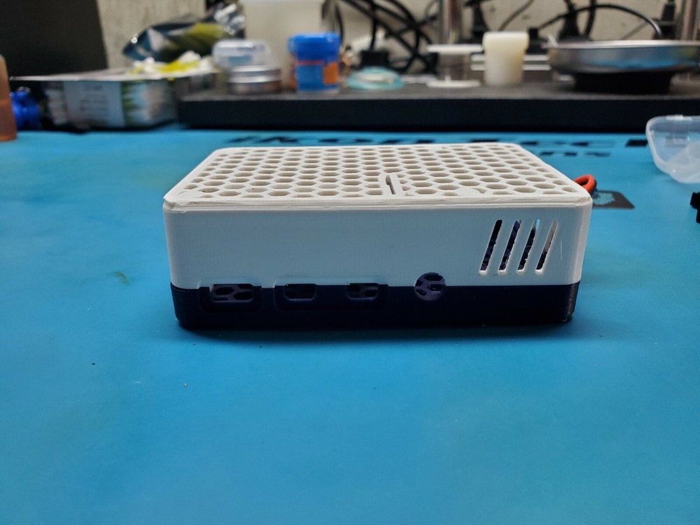 Raspberry PI 4 B Mesh Case White & Blue Snap Case /w posts Turbo Fan & Heatsinks