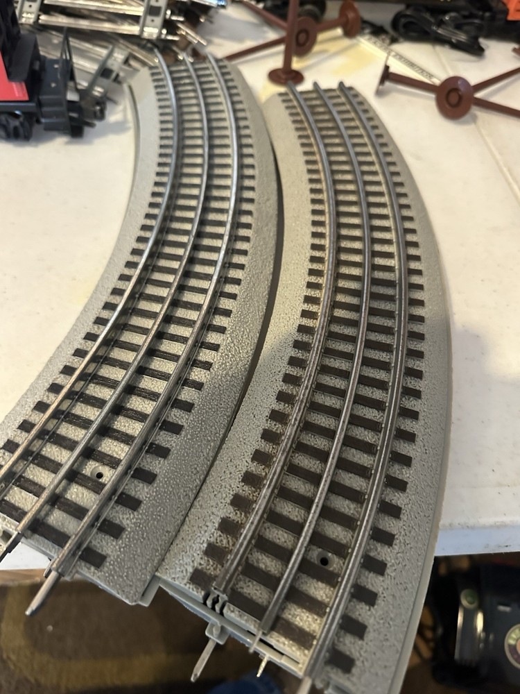 Lionel Fastrack 40x60 Loop Plus CW-80 Transformer