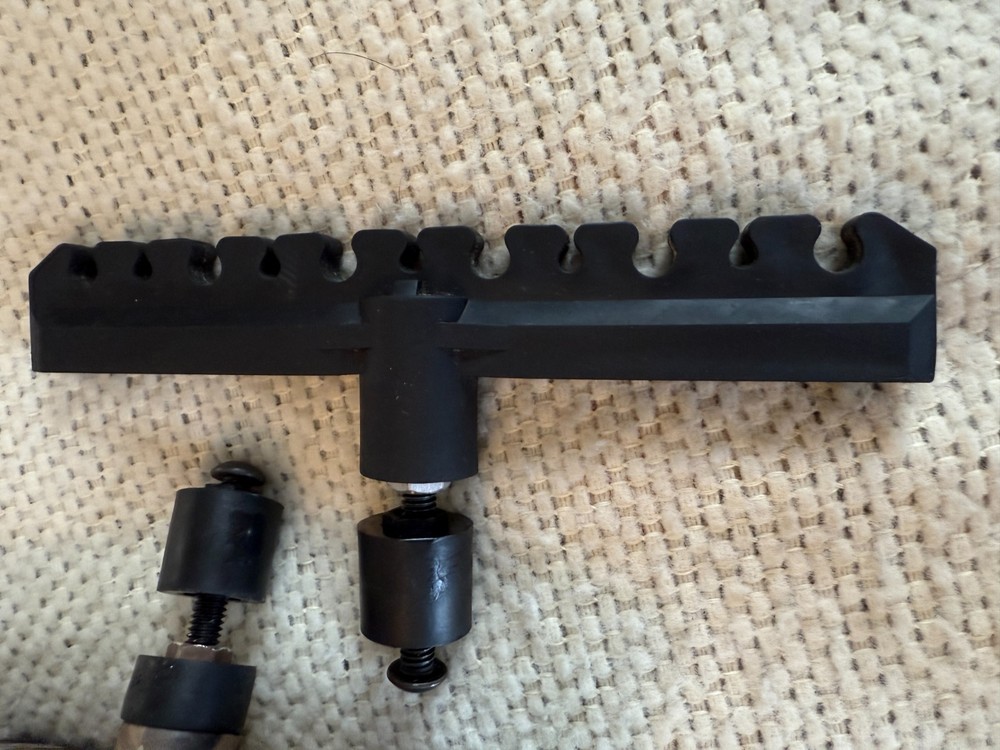Golden Eagle 2 Piece Bolt On Quiver
