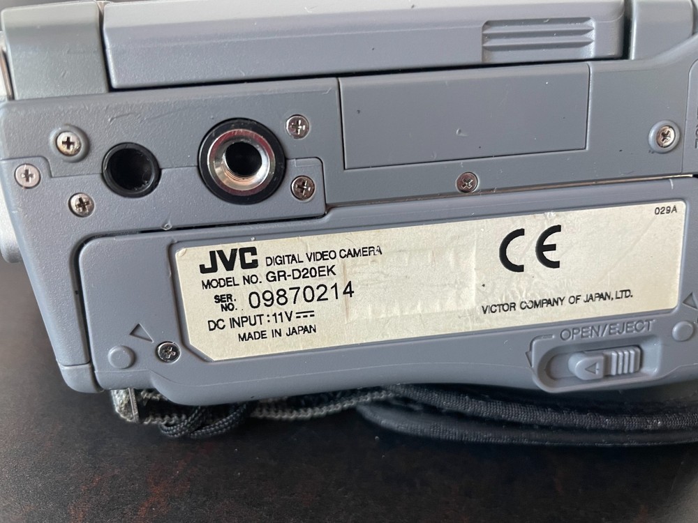JVC Digital Video Camera Camcorder GR-D20EK Mini DV - No Battery Untested