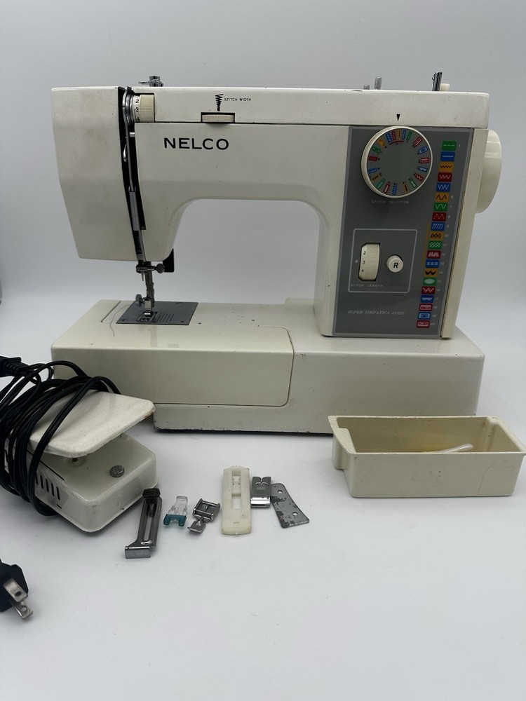 Nelco Vintage Simpatica 4102F Sewing machine - EUC