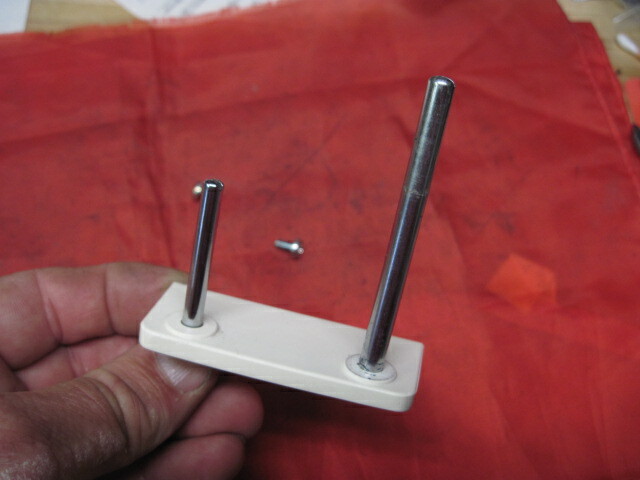 Kenmore 158.1010180 Sewing Machine Rear Thread Spool Pin Rack