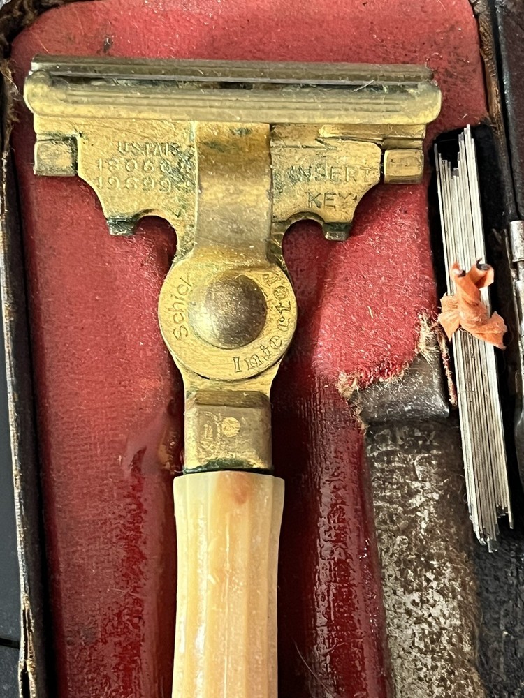 Vintage Schick Injector razor with case