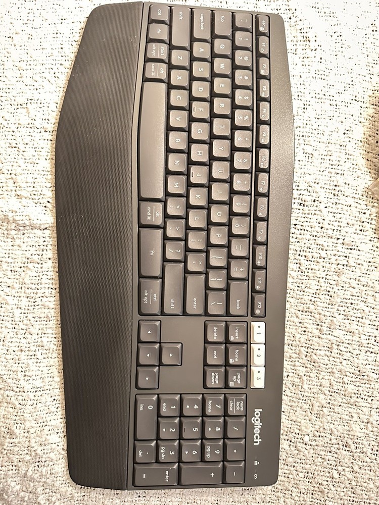 Logitech Performance K850 keyboard Only, doesn't use USB reciever  Y-R006
