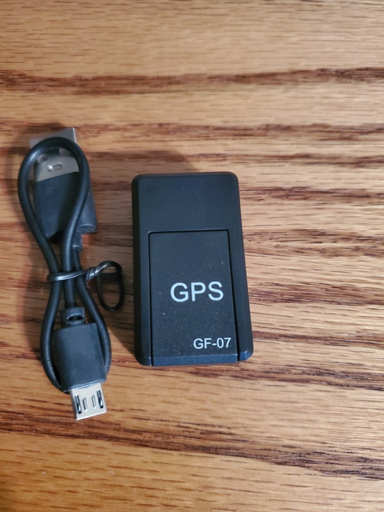 Unbranded GPS Unit, Charge Cord & Pamplet