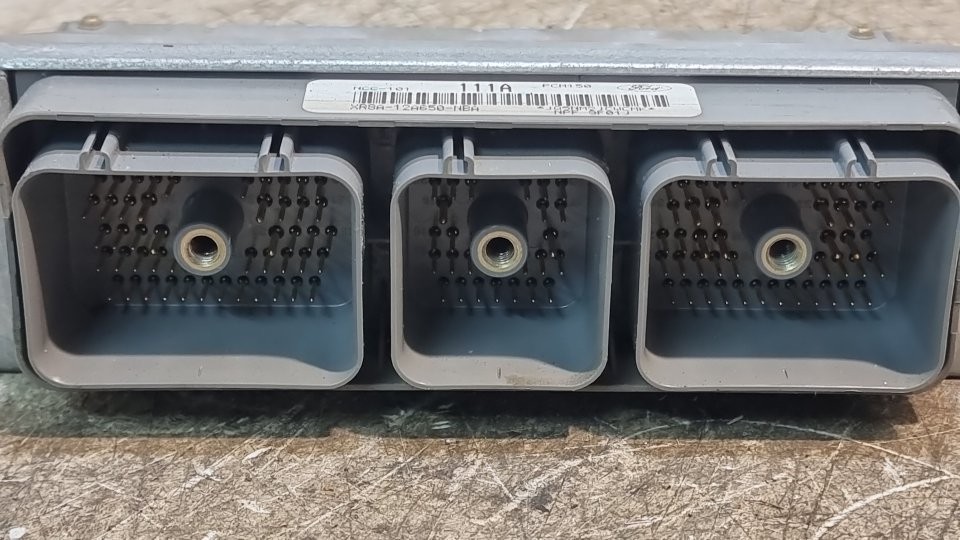 Jaguar S-Type Engine Control Unit ECU & Front Electric Module 1999 XR8A12A650NBA