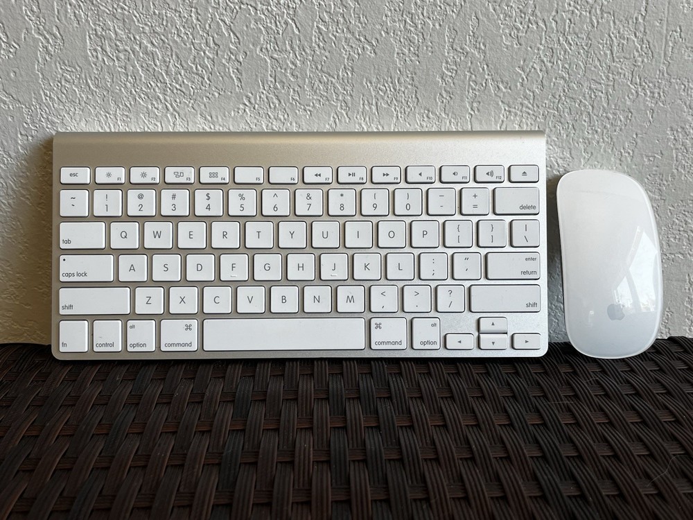 Apple Wireless Keyboard A1314 & Magic Mouse A1296 – Bluetooth Mac Bundle Set