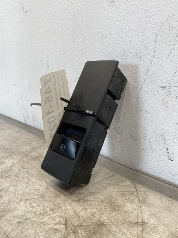 Freightliner Power Window Switch A6609200000 (745-10230)