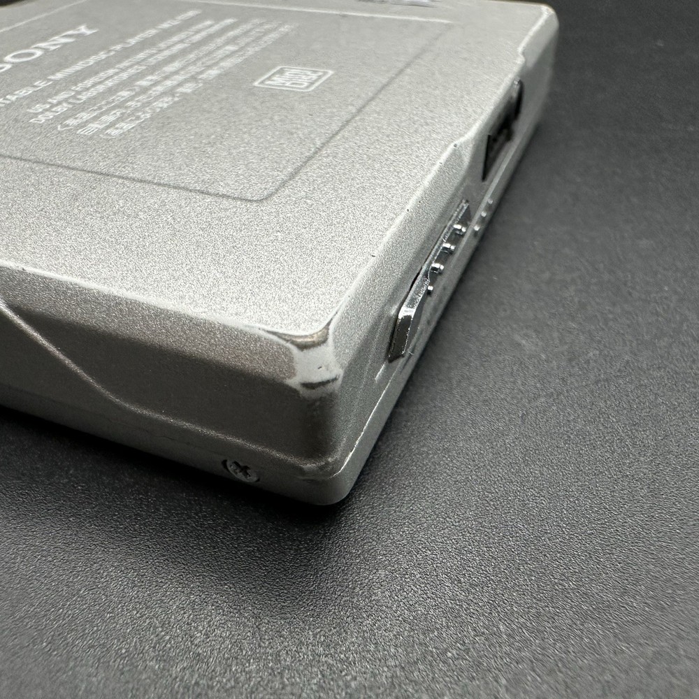SONY MZ-E90 Minidisc Player Tested silver with Remote & AA Battery slider