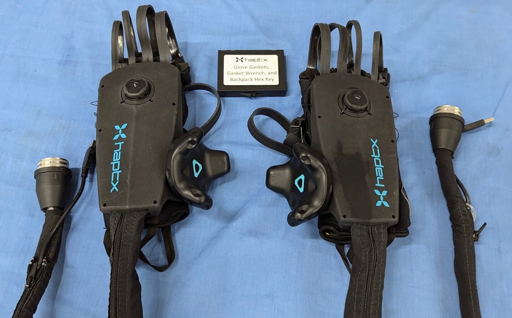 HaptX Gloves DK2 VR gloves | Full set, tested.
