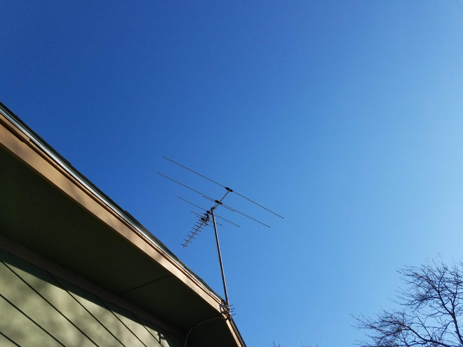 250 Mile Long Range HDTV1080p Outdoes 990 m TV Antenna Digital UHF/VHF FM Radio