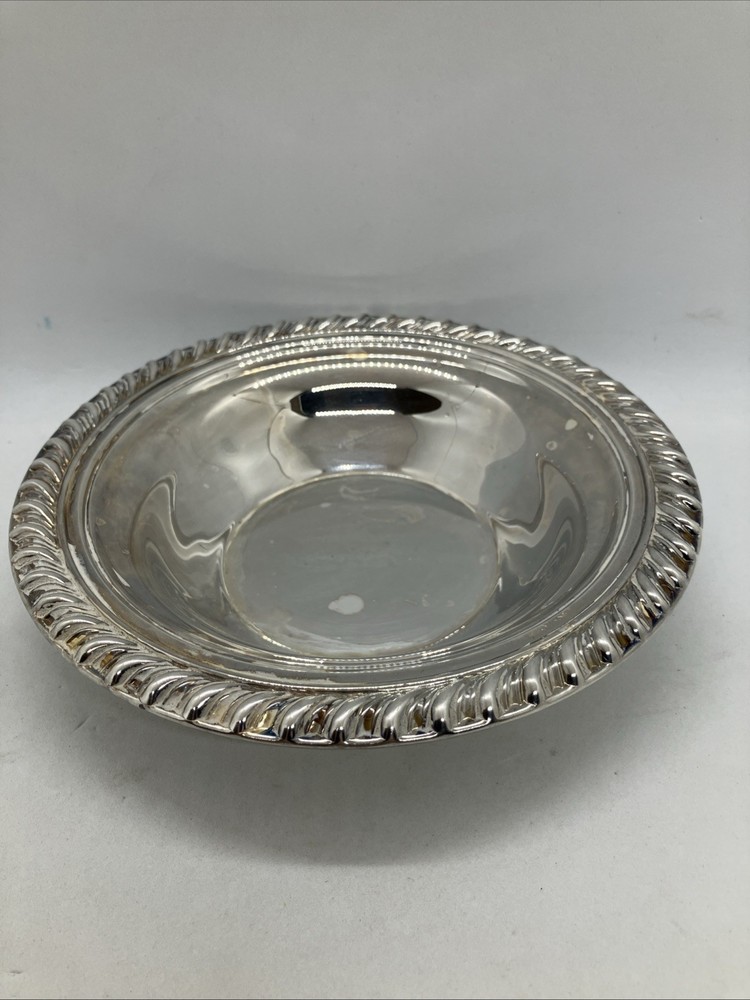 Vintage International Silver Co Silver-Plated Handcrafted & Hand Inspected Dish