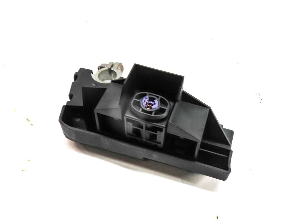 2012 AUDI A4 (B8 8K) 2.0L (CAEB) ENGINE BATTERY OVERLOAD PROTECTION SWITCH