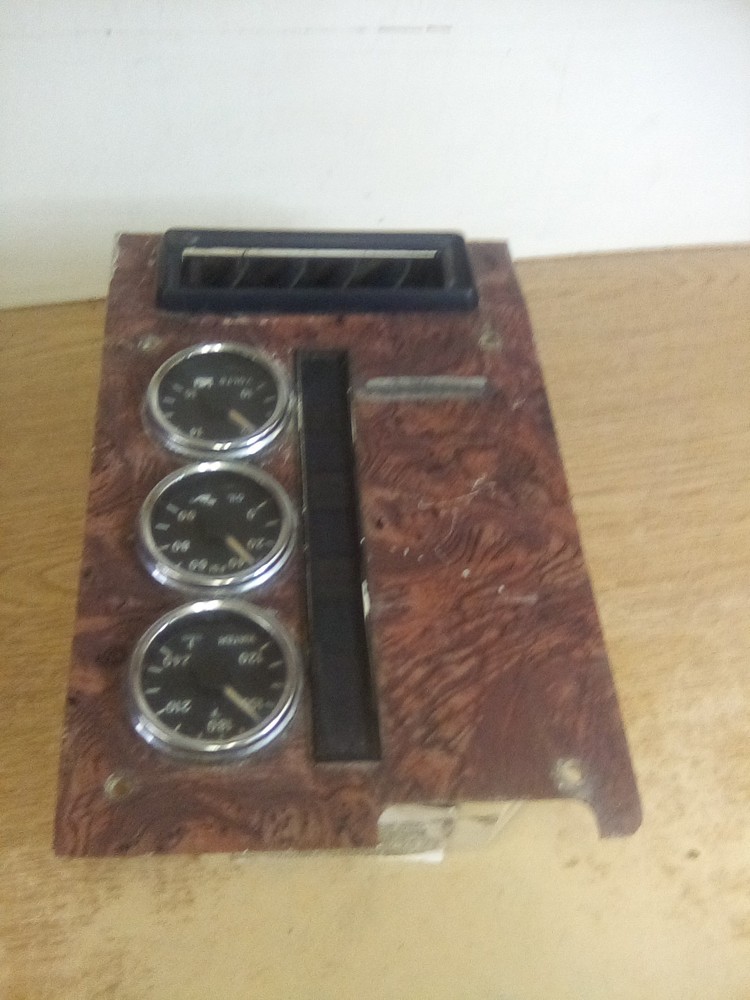 International 9200 32049-01 Dash Panel "READ DESCRIPTION"