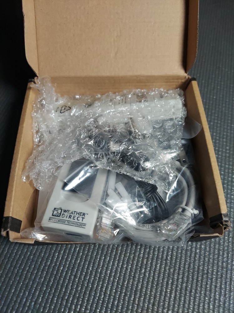 La Crosse Mobile water leak detector system (model TX70U-IT) Read Description