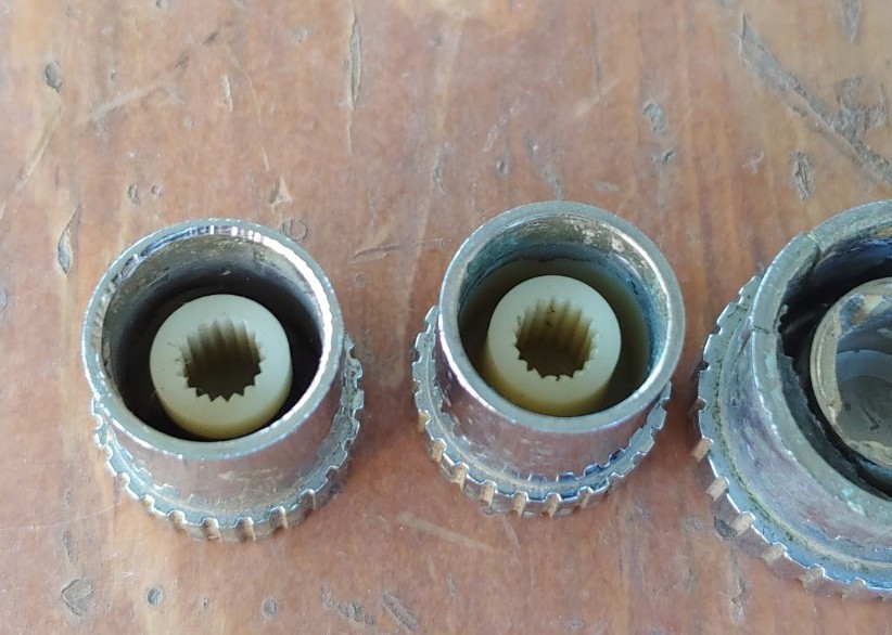 Lot of 5 Vintage UNBRANDED Plastic CONTROL KNOBS