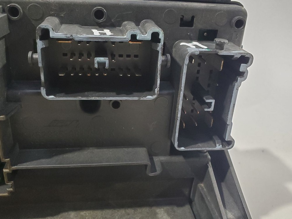 2009 Dodge Nitro OEM TIPM Totally Integrated Power Module 04692300AB