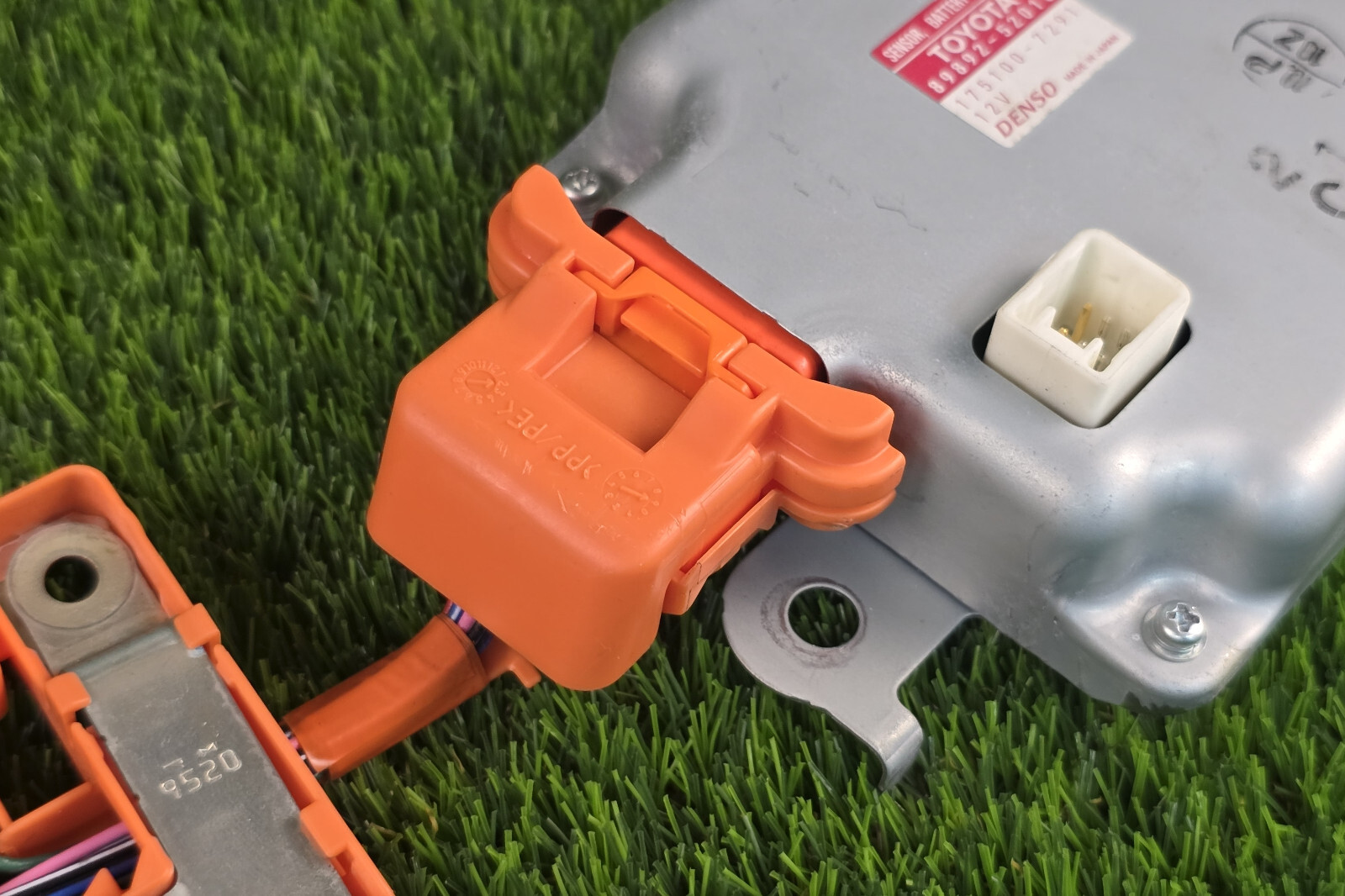 Toyota Prius C 2012-2017 Hybrid Battery Voltage sensor 89892-52010 with wire OEM