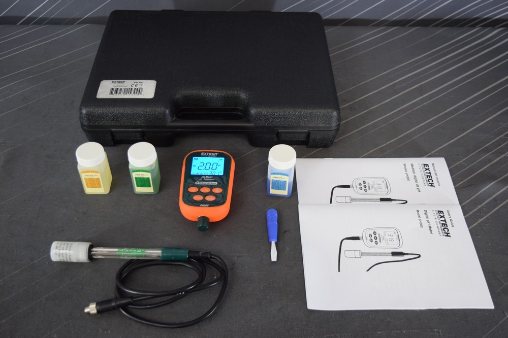 Extech Instruments PH300 Waterproof pH/mV/Temperature Meter Kit