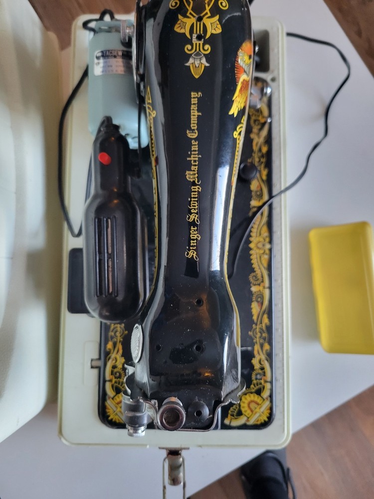 Singer Sewing Machine Model 15, iconic "Sphinx" Version