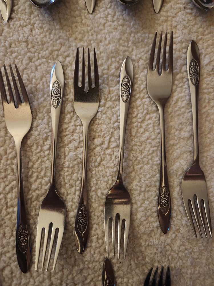 Flatware Onedia 🌹Rose Pattern Rogers 1881 Set Of 30