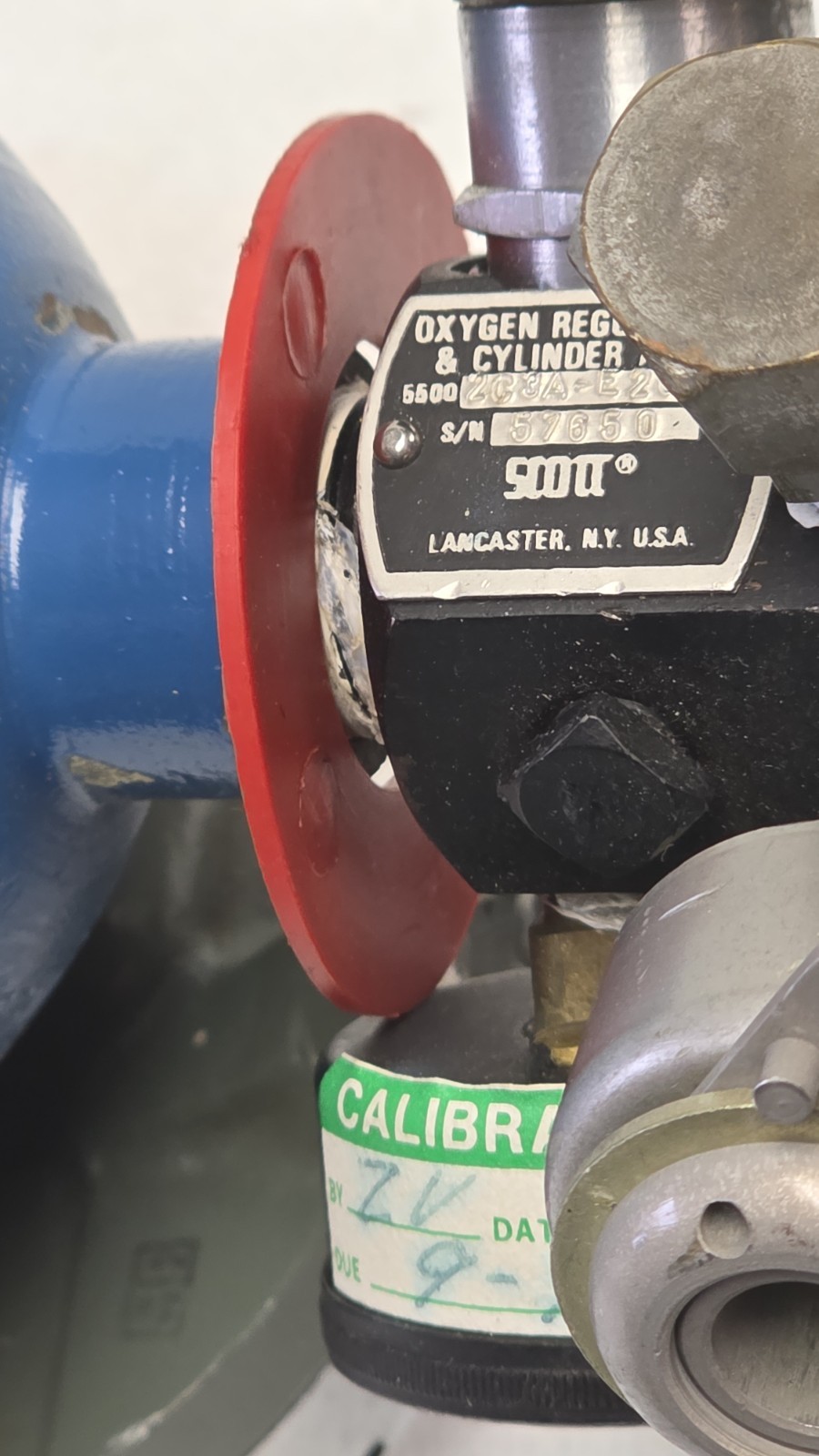 PORTABLE OXYGEN UNIT P/N: 5600-2C3A-E20B and SCOTT Regulator Mod: 6379-2