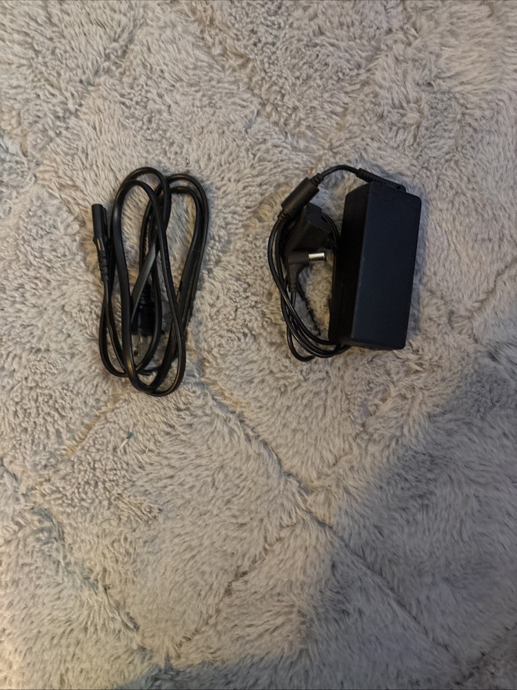 DJI Phantom 3 Advanced Quadcopter No Camera Needs Replacement Legs Also Flys