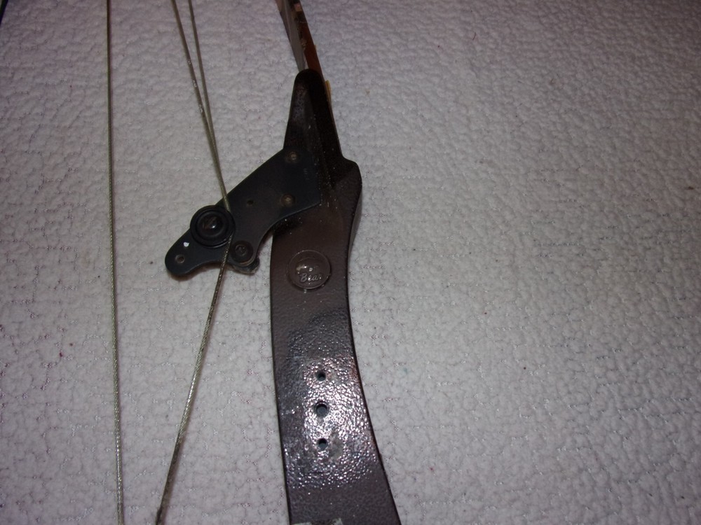 Vintage Bear Whitetail Hunter Compound Bow