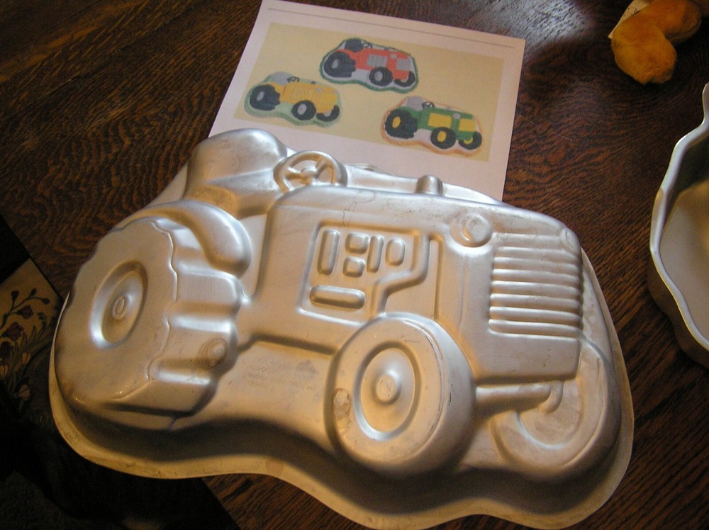 2002 Wilton TRACTOR Variations Cake Pan Mold #2105~2063 w/ Insert & Instructions