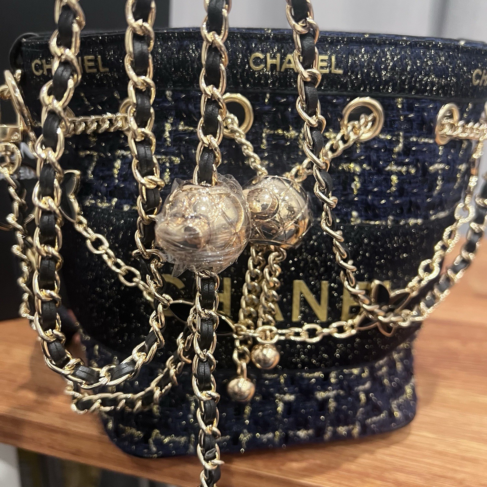 [AU STOCK] CC BEAUTY TWEED MAKEUP BUCKET BAG HOLIDAY WITH CHAIN GWP BLUE / BLACK