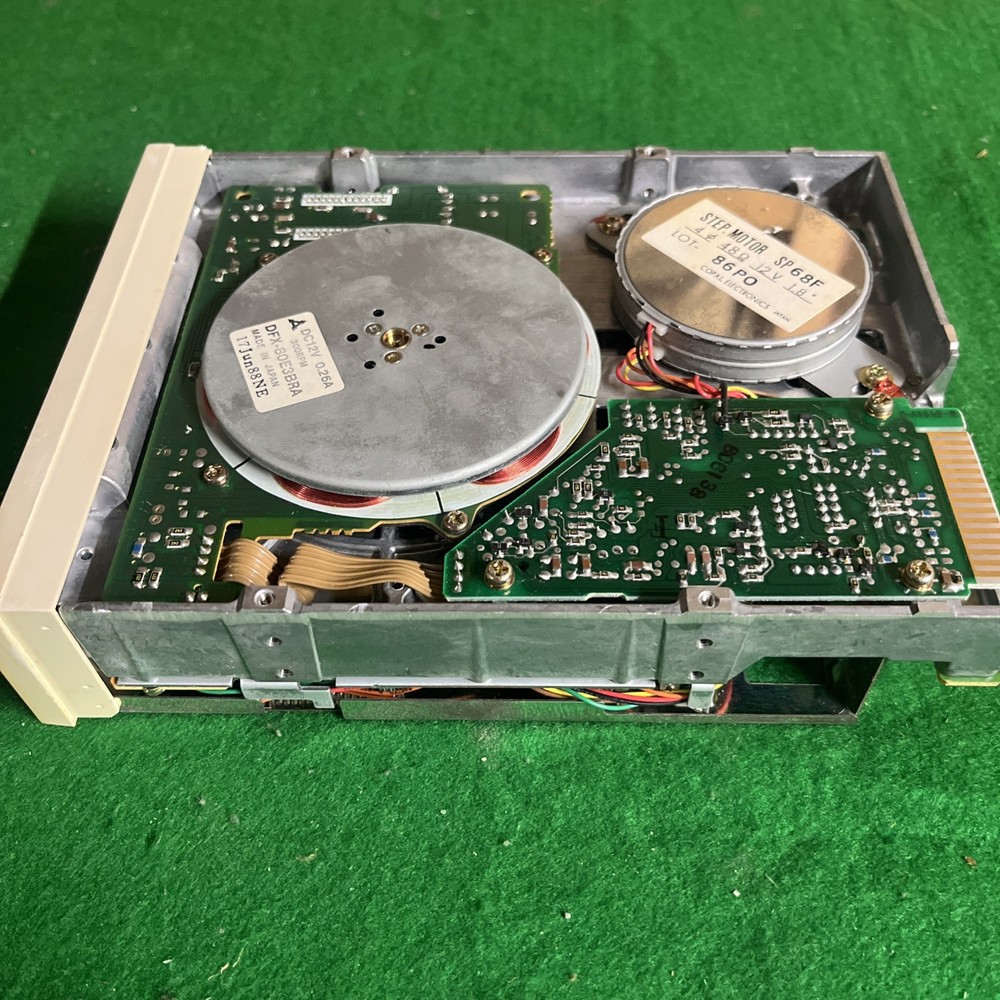 Newtronics D503V Floppy Drive 5.25 Baige Untested @2N