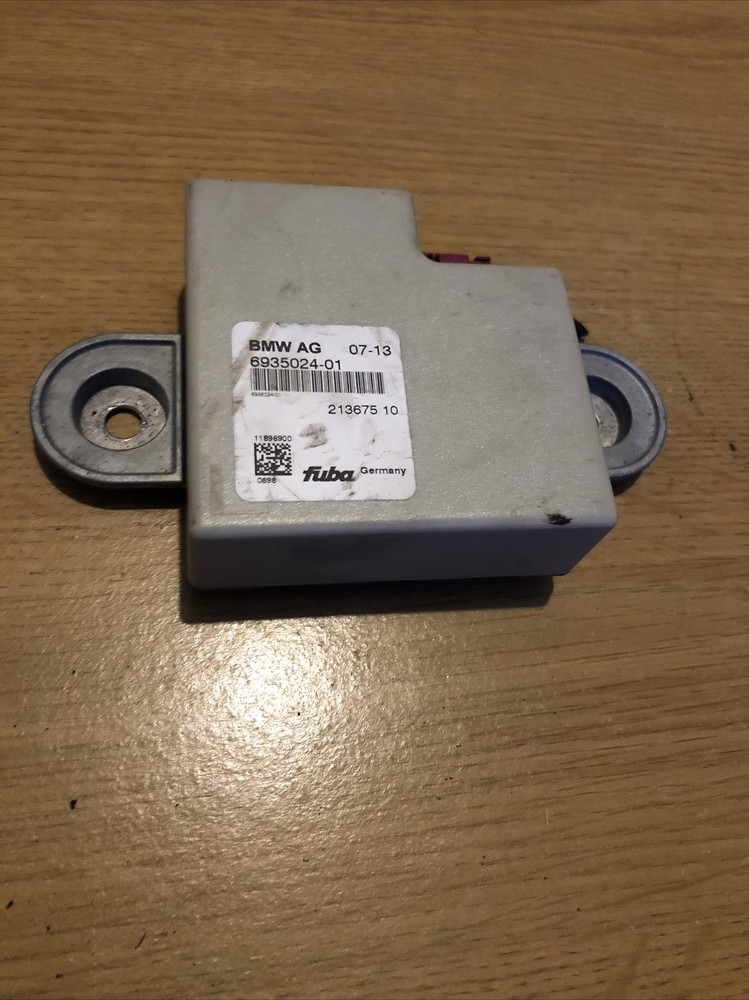 BMW 5 SERIES E60 E61 2003-2010  ANTENNA AMPLIFIER MODULE 693502401