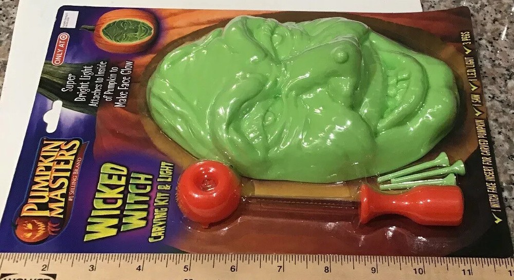 PUMPKIN MASTERS WICKED WITCH CARVING KIT w Light FACE INSERT CARVED Halloween