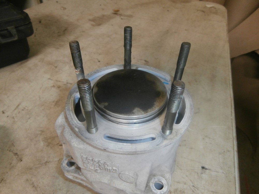 1998 V-Max 600 Tripple Cylinder and Piston