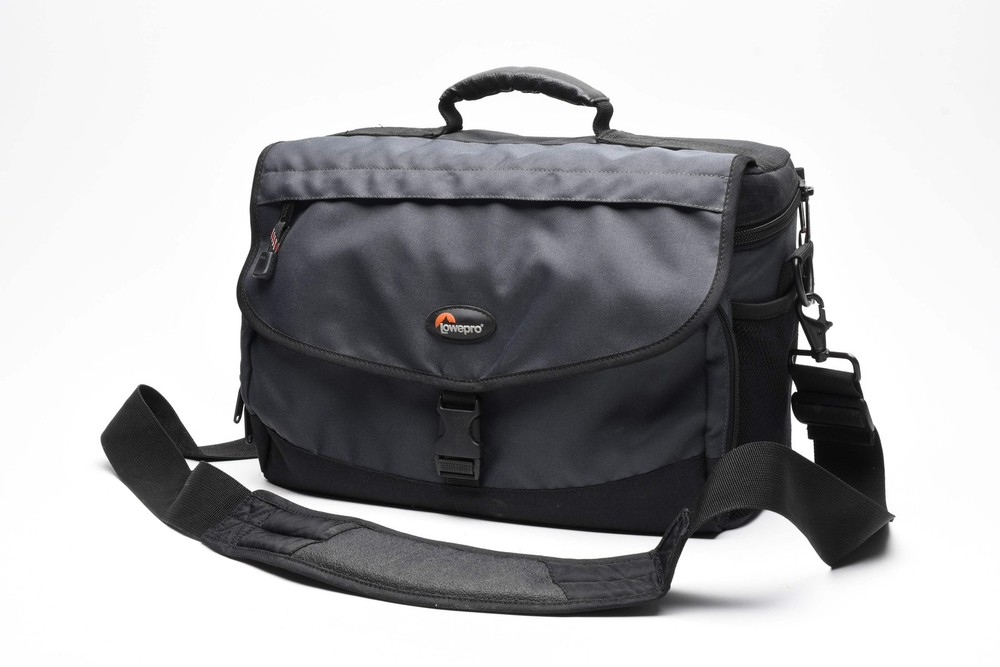Lowepro Nova 5 Gray camera shoulder bag, clean, Very nice!
