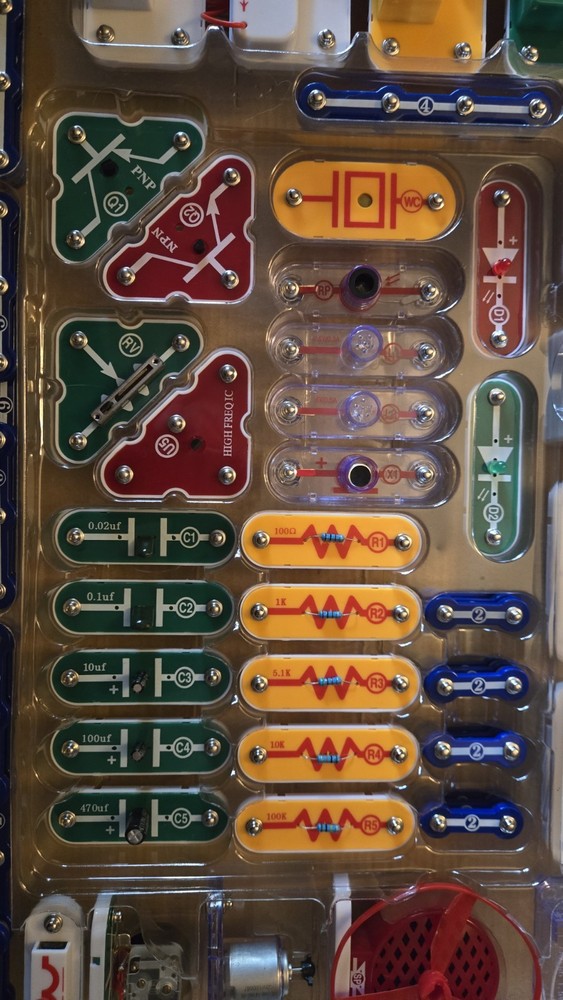 Complete-Elenco Snap Circuits Extreme SC-750 Electronics Exploration Kit