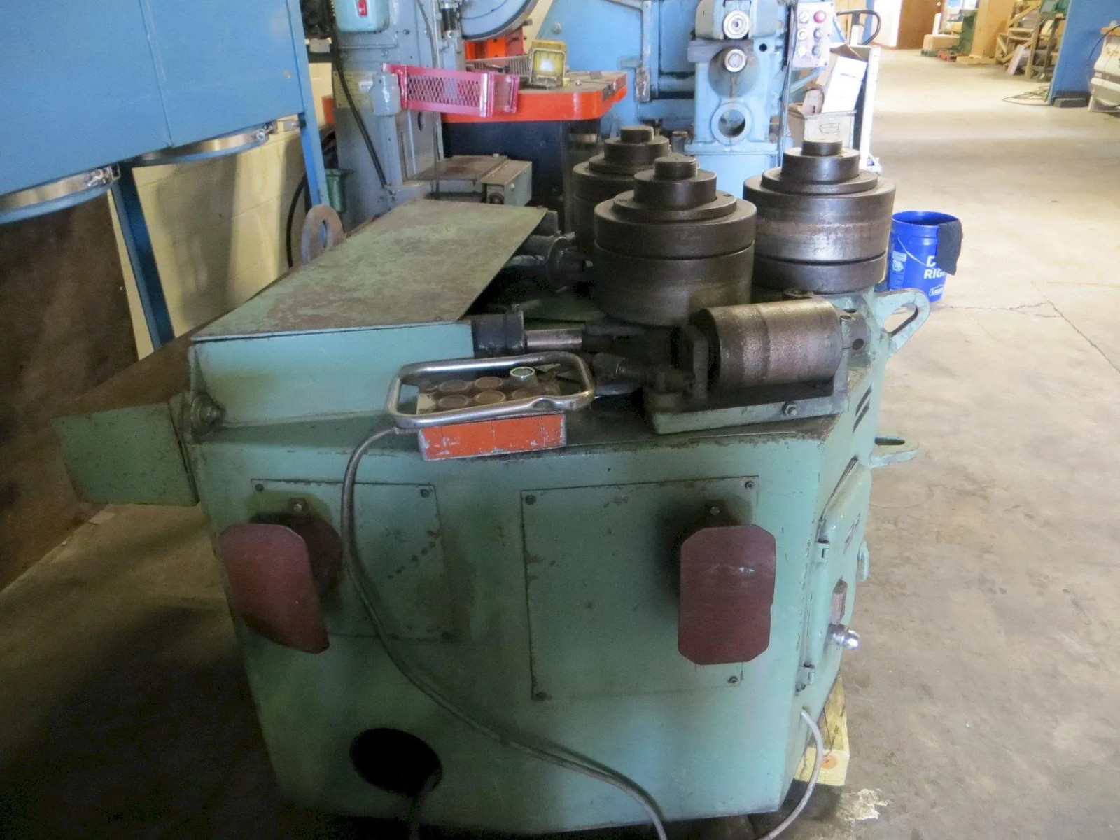 5/16" x 3" x 3" Roundo Hydraulic Angle Bending Roll, Model R3 w/ Pipe Tooling