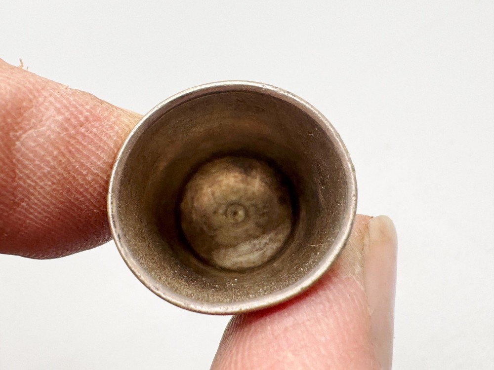 VINTAGE / ANTIQUE OLD SOLID STERLING SILVER SEWING THIMBLE