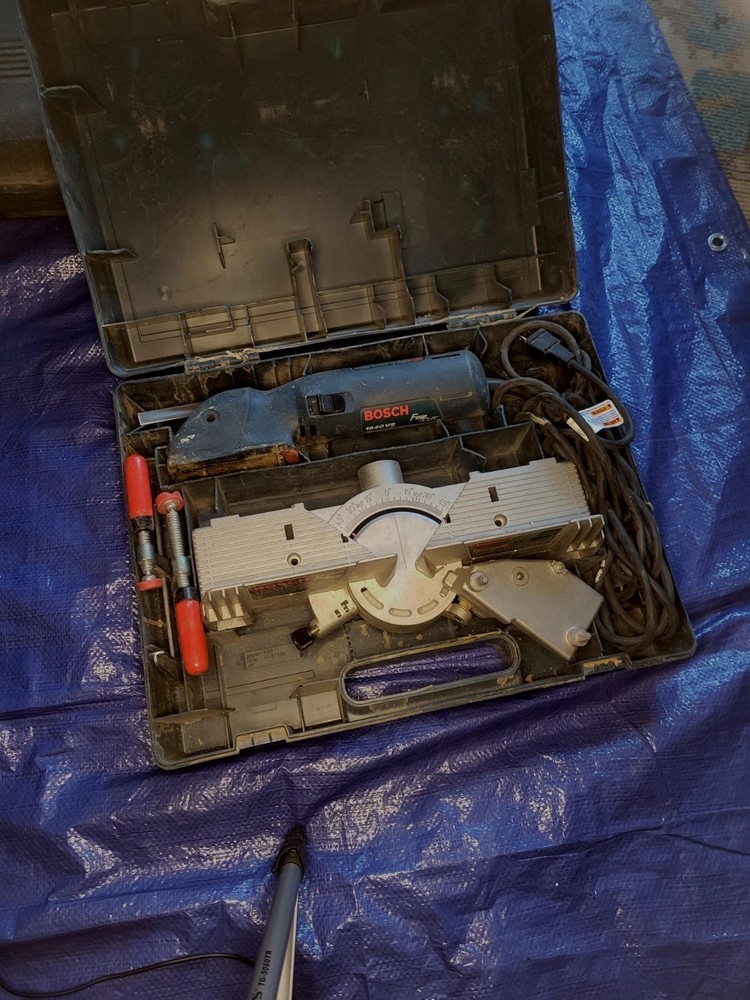 Bosch 1640VS Fine Cut Corded Variable Speed Saw W/ FS2000 Miter Table