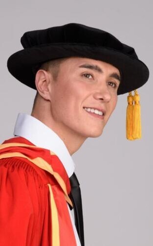 Doctoral Tudor Bonnet (PhD cap)