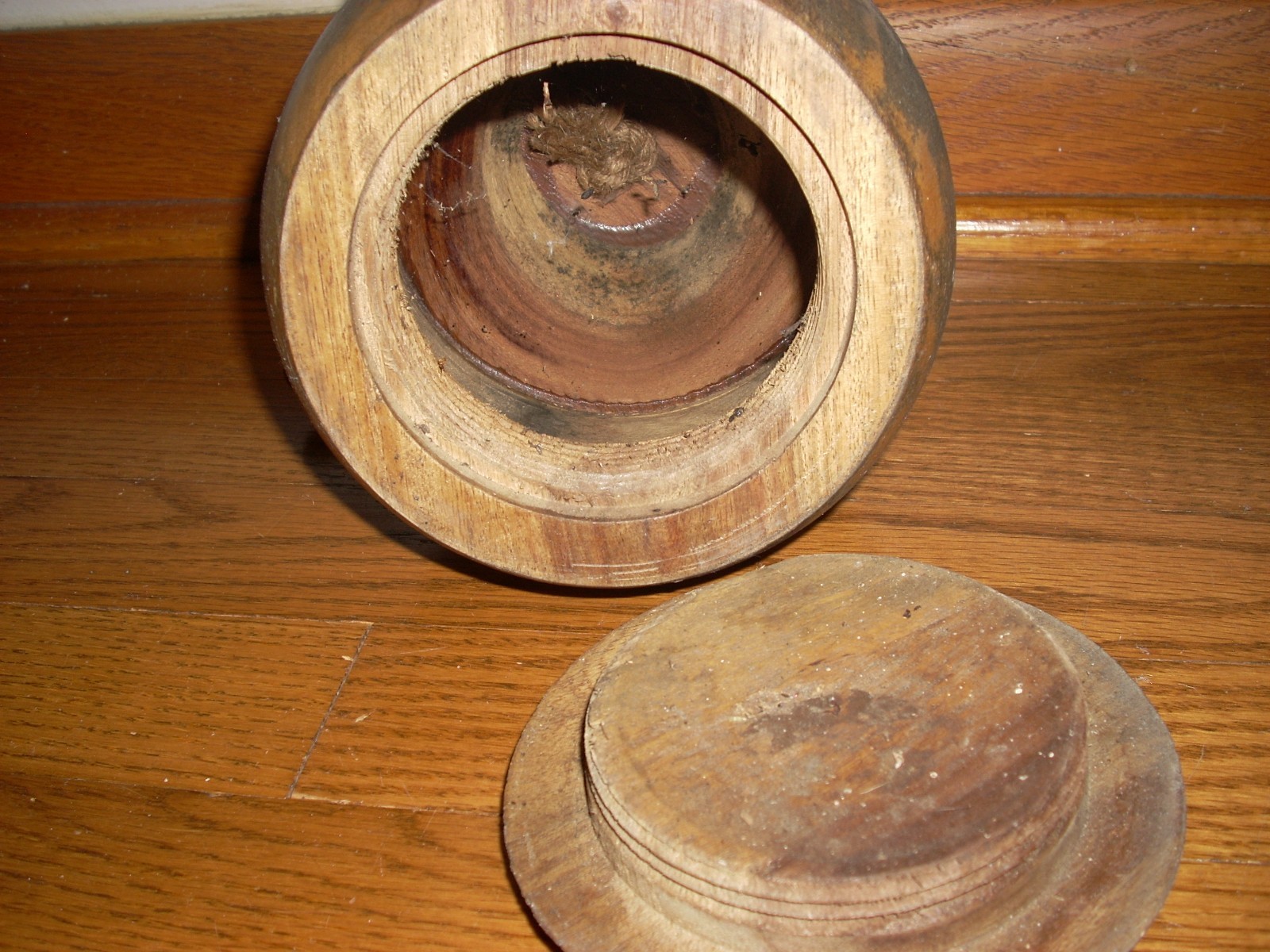 Vintage Smith & Hawken Wood Birdhouse threaded bottom clean out.
