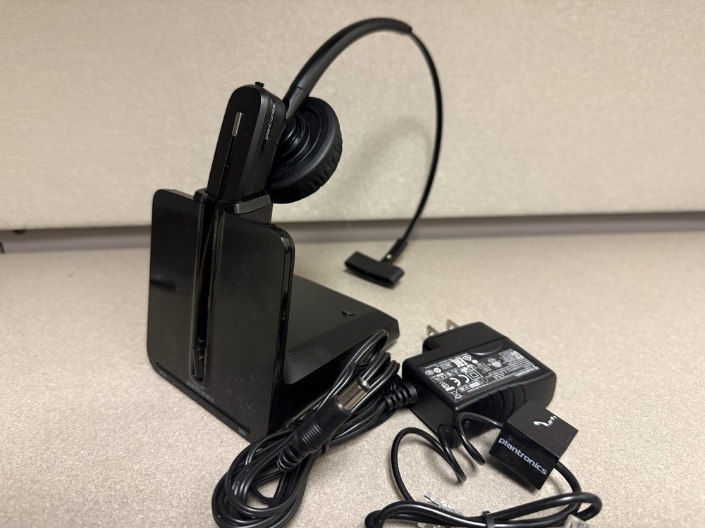 Plantronics C054A Wireless Headset System (power included)