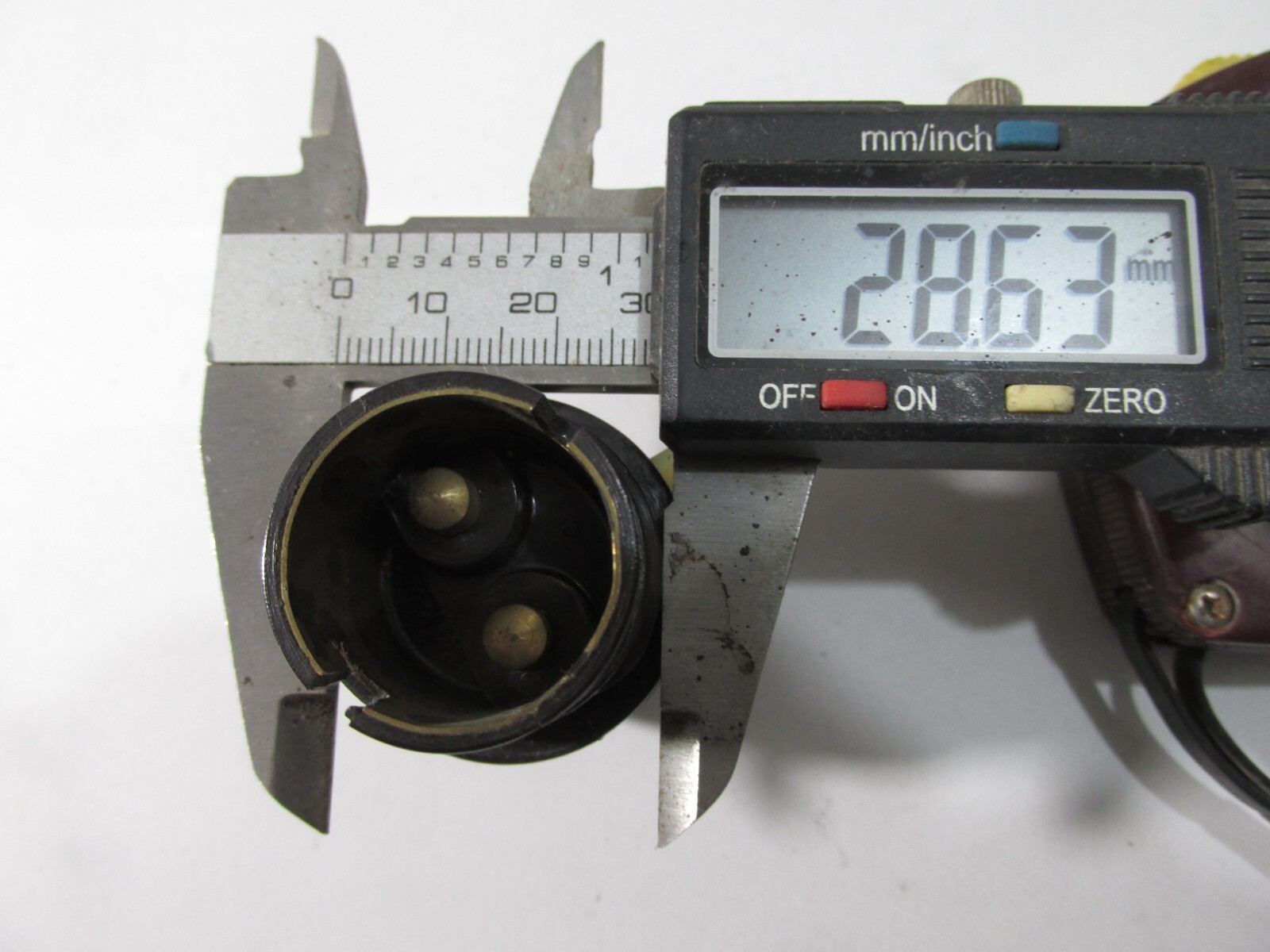 Vintage B22 WG , Bakelite Holder . (TRP04)