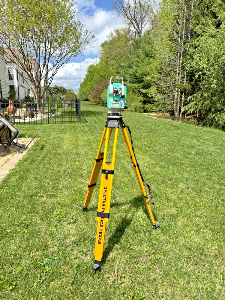 NIKON NPL-352 PRISMLESS TOTAL STATION